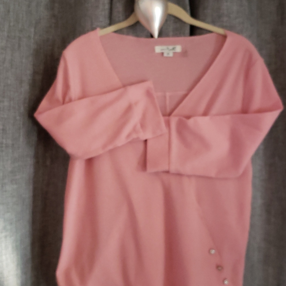Simply Noelle top